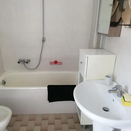 Collina Ampio Quadrilocale Con 2 Terrazzi Ferienhaus Albenga