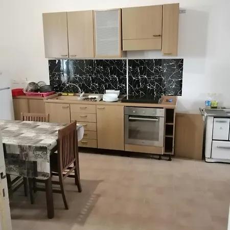 Collina Ampio Quadrilocale Con 2 Terrazzi ألبينغا
